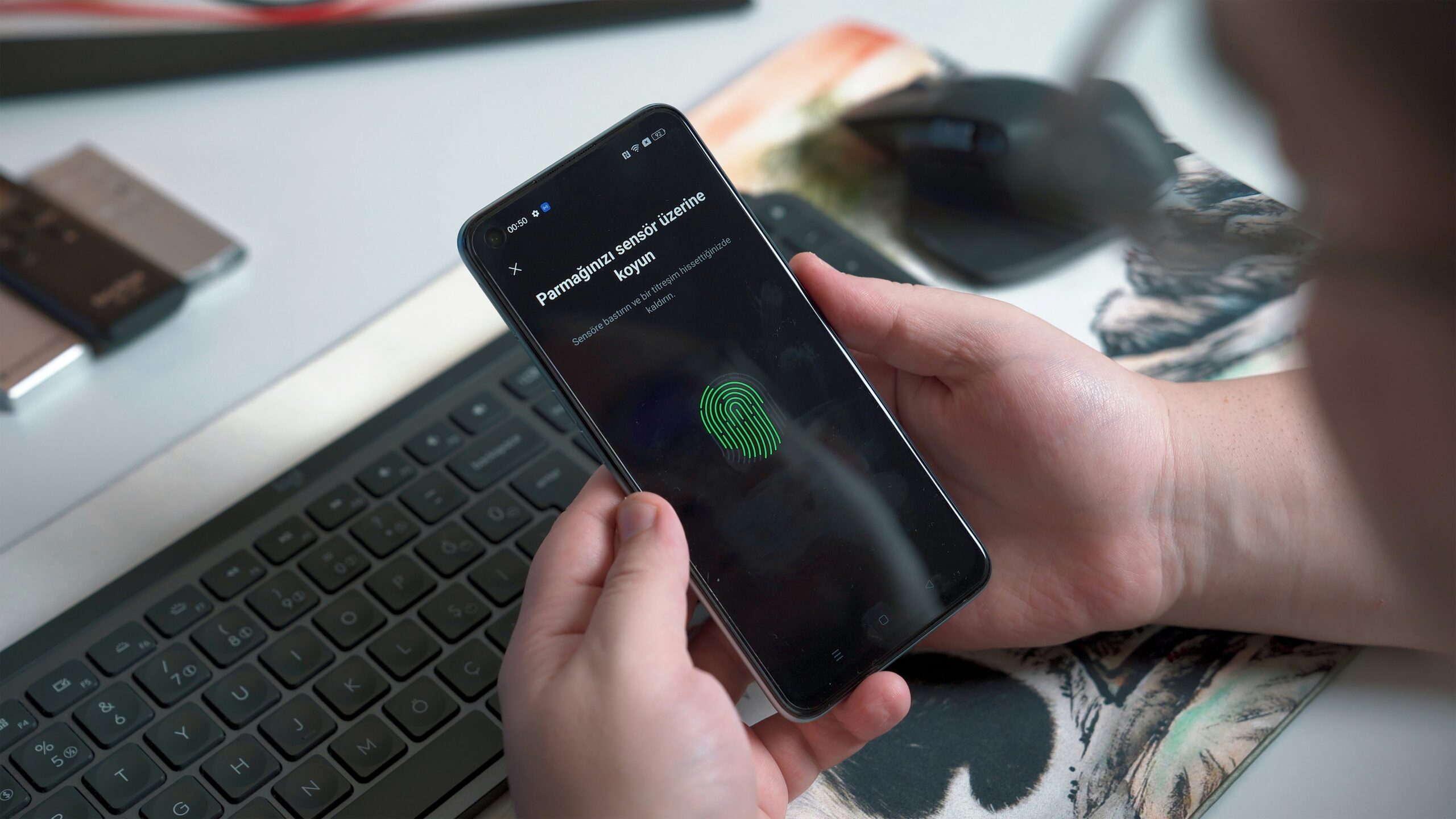 Phone showing an app that allows automatic verification of suppliers